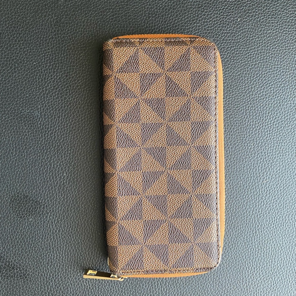 Geometric patterned wallet - Picture 3 of 3